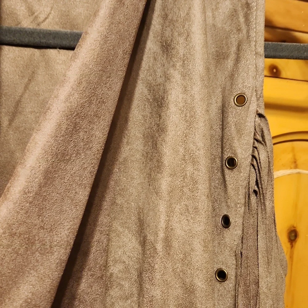 Vest - Picture 3 of 5